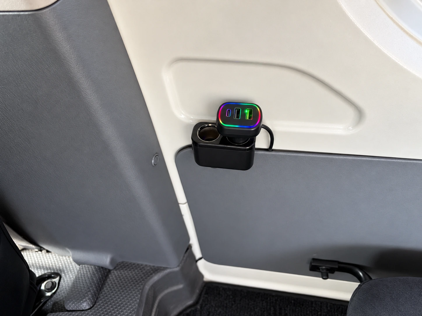 Toyota HiAce / Large Van — USB charging